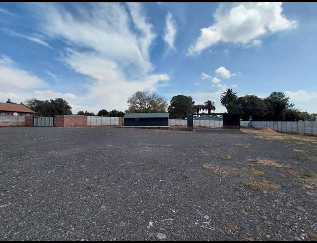 8,499M² INDUSTRIAL YARD TO LET IN BREDELL